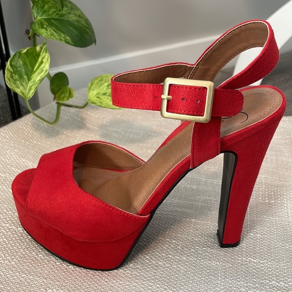 Red Faux Suede Platform Heels, size 7.5, 3.5” heel - Picture 8 of 8
